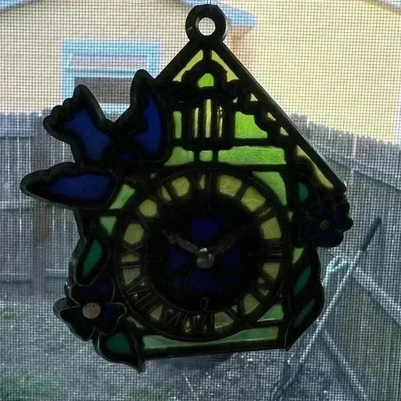 TIFFANY STYLE STAINED GLASS CUCKOO CLOCK CHRISTMAS ORNAMENT HEAVY METAL HANGING - Picture 1 of 4